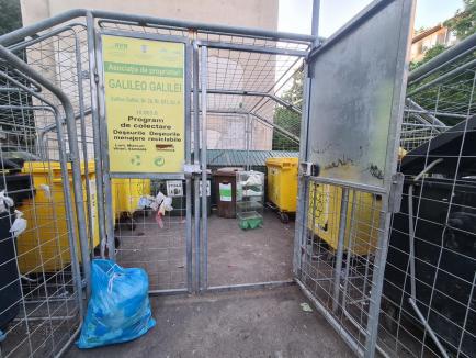 Ne enervează: Încă un ţarc de gunoaie din Oradea a fost vandalizat (FOTO)