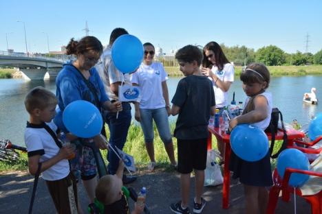 De Ziua Dunării: Copiii s-au întrecut cu hidrobicicletele pe Crişul Repede (FOTO/VIDEO)