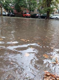 Oradea sub ape: O mulţime de străzi au fost inundate de ploaia puternică (FOTO/VIDEO)