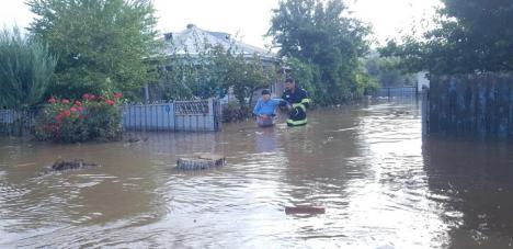 Inundații istorice în Galați: Peste 5.000 de gospodării din 12 localități au fost afectate. Se pregătesc tabere pentru sinistrați (FOTO/VIDEO)