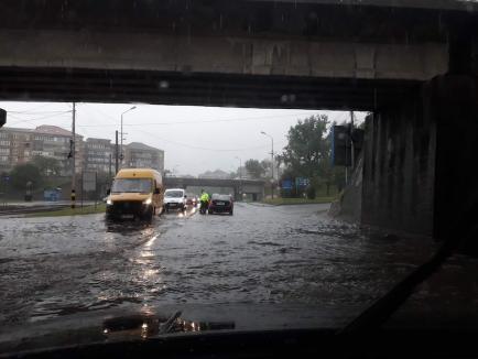 Oraș la apă: Oradea se inundă la fiecare ploaie serioasă pentru că are o rețea de canalizare pluvială modestă (FOTO)