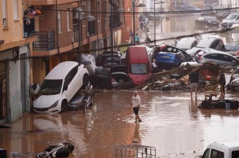 Inundații devastatoare în Spania: Zeci de morți într-o regiune în care locuiesc și mulți români (FOTO/VIDEO)