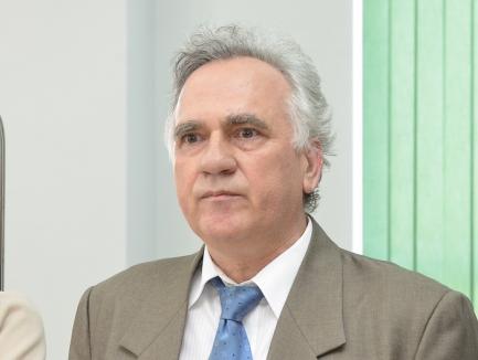 Trei, Doamne, şi toţi trei: După fostul prorector Ioan Felea, Senatul Universităţii din Oradea a mai 'executat' doi pensionabili