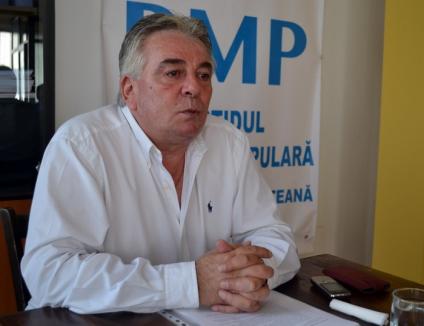 Bălăceală de partid: Noul preşedinte al PMP Bihor, Ioan Hulea, a convocat o întâlnire de partid la… ştrand