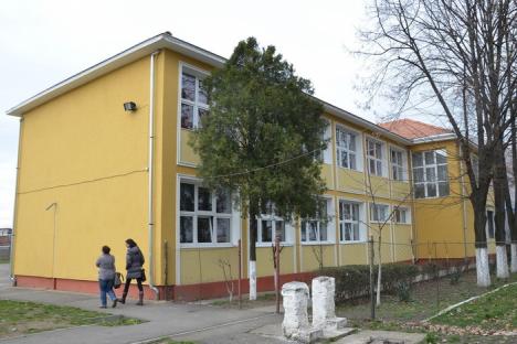Şcoala la rece: Elevii şcolii generale Ioan Slavici au dârdâit în clase