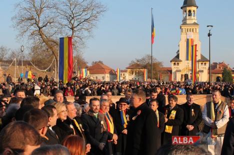 Marea Adunare Naţională a fost reconstituită la Alba Iulia. Klaus Iohannis, aplaudat şi ovaţionat de mulţime (FOTO/VIDEO)