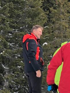 Preşedintele Iohannis, surprins din nou la schi în judeţul Alba