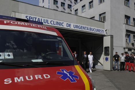 Vizită la Spitalul Floreasca în urma incendiului de la Crevedia: Klaus Iohannis, luat la rost de fiica unei paciente pentru condițiile din spital (FOTO/VIDEO)