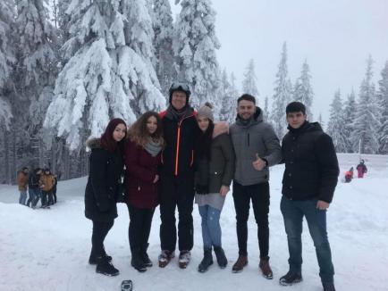 În ultima zi din 2018, Klaus Iohannis s-a pozat cu turiştii pe pârtiile din Păltiniş