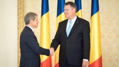 Iohannis îl ademeneşte pe Cioloş în PNL: Nu voi nominaliza un premier independent