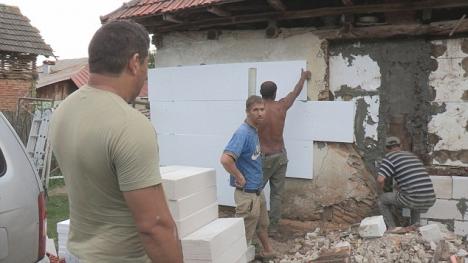 Un român se laudă că şi-a construit casă în Dolj cu banii primiţi ca ajutor social în Marea Britanie