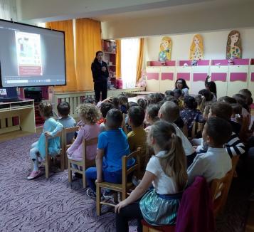„Copiii noștri în siguranță”: Elevii din Oradea au aflat cum să se ferească de pericole, de la incendii la consum de droguri (FOTO)