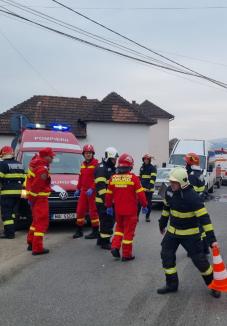 Accident cu două microbuze și un autoturism în zona Parcului Industrial I din Oradea: 17 persoane implicate, dintre care 9 au ajuns la Spitalul Județean