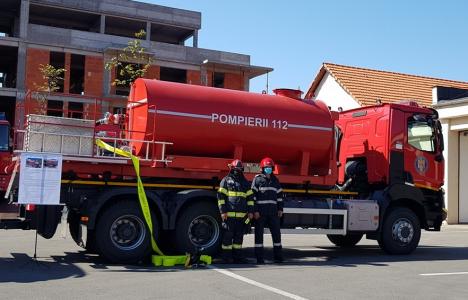 Dotări pentru pompieri: ISU Crişana are ambulanţe noi pentru descarcerare, dar şi un rezervor mobil de 7.000 de litri, unic în ţară (FOTO / VIDEO)