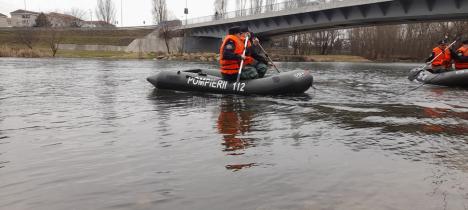 Bărci noi pentru pompierii din Bihor, pentru intervențiile la inundații ori salvare de la înec (VIDEO)