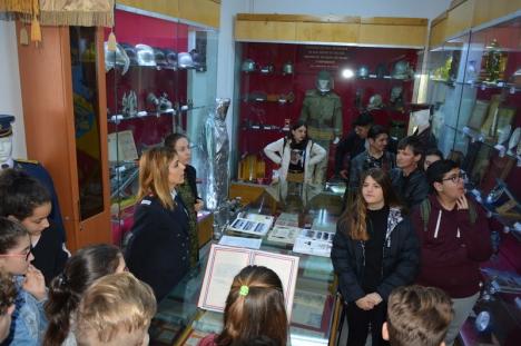 Un grup de elevi din Grecia, primii vizitatori ai Muzeului Pompierilor Bihoreni (FOTO)