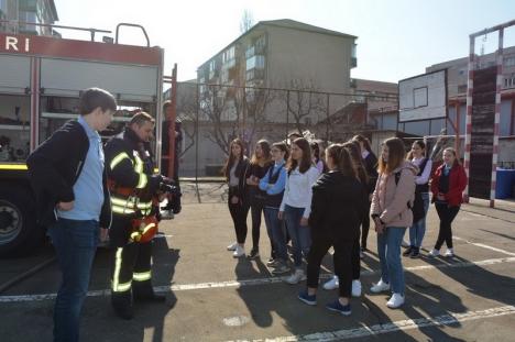 Un grup de elevi din Grecia, primii vizitatori ai Muzeului Pompierilor Bihoreni (FOTO)