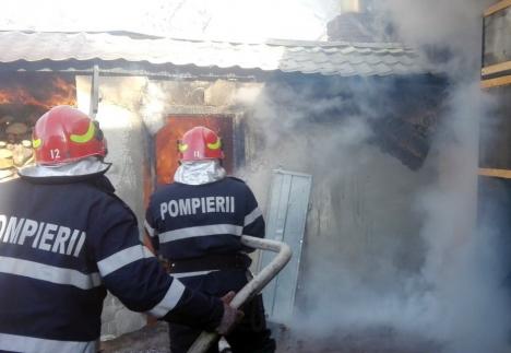 Joacă periculoasă: Un copil de 7 ani a dat foc unui hambar din comuna Borod