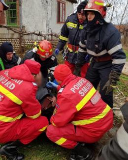 Bărbat căzut în fântână, salvat de pompierii din Marghita (FOTO)