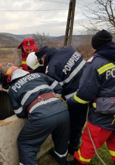 Bărbat căzut în fântână, salvat de pompierii din Marghita (FOTO)