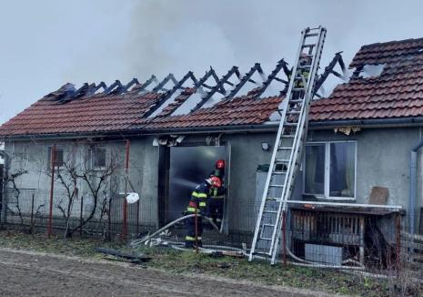 Incendiu lângă Oradea, cauzat de un aragaz lăsat deschis (VIDEO)