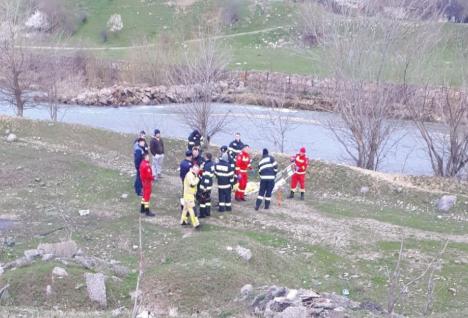 Un bărbat a murit în apele Crișului Repede, în Oradea. UPDATE: Polițiștii fac cercetări