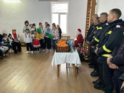 În prag de sărbători, pompierii din Bihor au participat la numeroase acțiuni umanitare (FOTO)