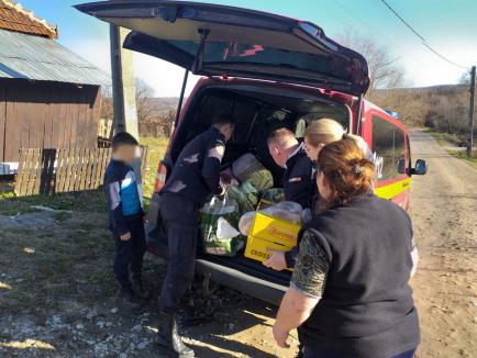 În prag de sărbători, pompierii din Bihor au participat la numeroase acțiuni umanitare (FOTO)