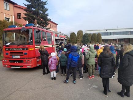 Jurnaliștii bihoreni, față în față cu situațiile de urgență! Lecție de prim ajutor la ISU Bihor (FOTO)