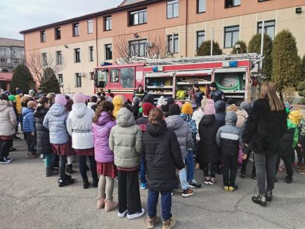 Jurnaliștii bihoreni, față în față cu situațiile de urgență! Lecție de prim ajutor la ISU Bihor (FOTO)