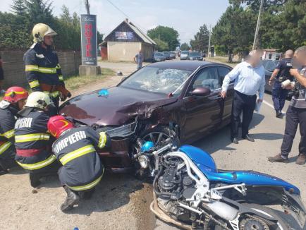 Salvatori oriunde și oricând. Doi pompieri din Bihor, primii urgentiști ajunși la un motociclist grav accidentat din județul Suceava (FOTO)