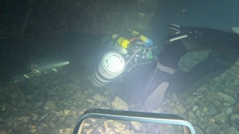 Record național de scufundare, doborât într-o peșteră inundată din Bihor (FOTO)
