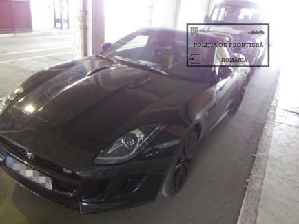 Captură 'de marcă' în Borş! Doi lituanieni au încercat să intre în ţară cu două maşini Jaguar furate (FOTO)