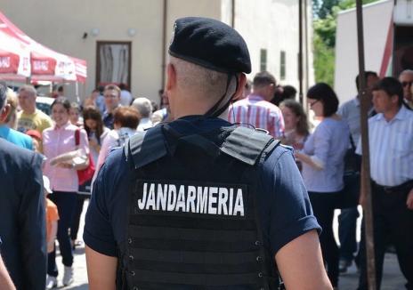 Sfânta Jandarmerie: În loc de informaţii utile pentru cetăţeni, jandarmii se ţin de mesaje creştineşti