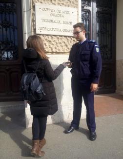 Avocaţii şi jandarmii fac echipă bună: O studentă şi-a recăpătat portofelul pierdut lângă Palatul de Justiţie din Oradea