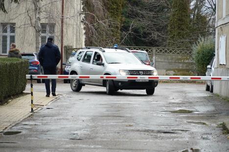Cât era şpaga în Borş? Poliţiştii de frontieră percheziţionaţi pentru mită în Bihor au fost ridicați și duși la audieri (FOTO / VIDEO)