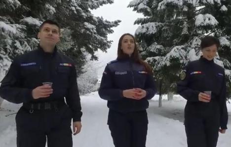 Campanie de imagine eșuată a Jandarmeriei Române: ”O, rămâi, rămâi în dubă, Te-am gazat atât de mult, Ale tale coaste toate, ​Numai eu știu să le rup” (VIDEO)