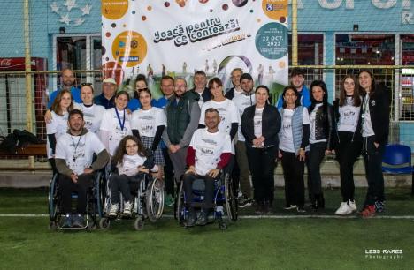 Organizatorii evenimentului 'Joacă pentru ce contează' au strâns 29.000 de lei şi vor dota un parc din Oradea cu aparatură pentru copiii cu dizabilităţi (FOTO)