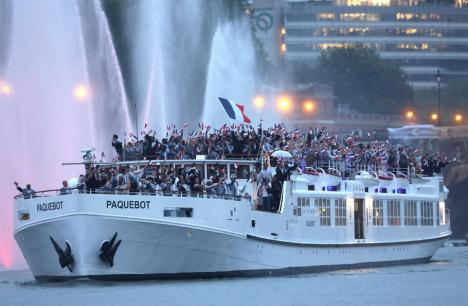 Onoare pentru România, în deschiderea Jocurilor Olimpice de la Paris: Nadia Comăneci a purtat torța olimpică (FOTO)