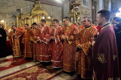Catedrala Sf. Nicolae, plină de credincioşi: Şase episcopi şi doi arhiepiscopi au oficiat o Liturghie Arhierească la sărbătoarea seminarului greco-catolic din Oradea (FOTO)