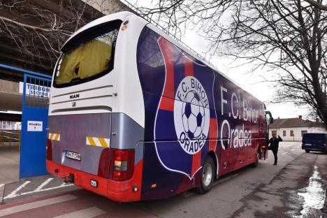 FC Bihor şi-a prezentat noutăţile: Patru achiziţii de jucători, un autocar personalizat şi abonamente reduse pentru fani (FOTO)