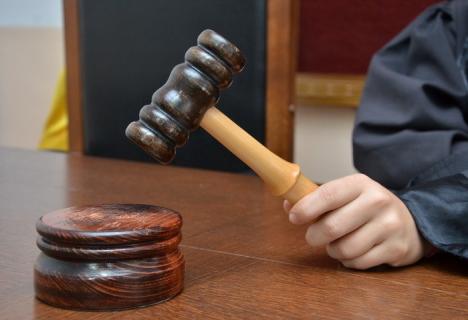 Cu clasa la Tribunal: Încă 28 de elevi de la Ştei le cer judecătorilor să-i lase să se înscrie la facultate