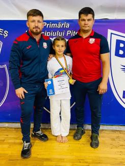 O medalie de aur şi un loc 5 pentru tinerii judoka de la LPS-Champions Oradea