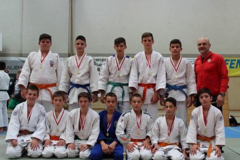 Salbă de medalii pentru judoka orădeni la un turneu internaţional pentru copii din Austria