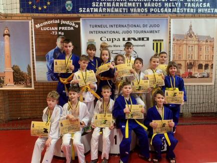 Judoka de la LPS - Champions Oradea s-au întors cu 34 de medalii de la Cupa Unio - Memorailul Lucian Preda de la Satu Mare (FOTO)