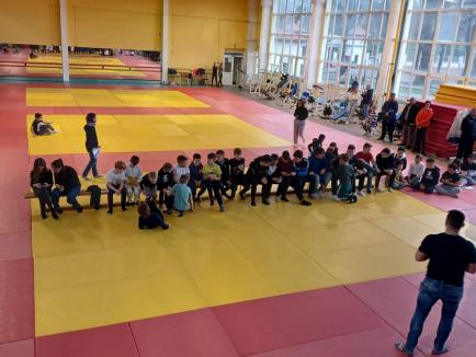Judoka de la ACS Champions Oradea au sărbătorit finalul de an competiţional, după ce şi-au adjudecat 163 de medalii în 2022 (FOTO)