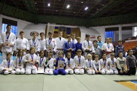 Tinerii judoka orădeni au luat 19 medalii la Cupa de la Târgu Mureş