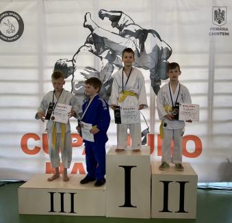 Zece medalii pentru judoka orădeni de la LPS - Champions la Cupa „Napoca”