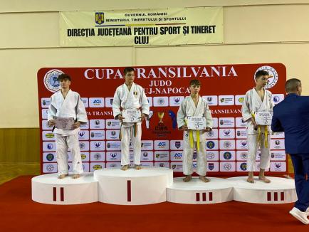 Zece medalii pentru tinerii judoka de la  LPS-Champions Oradea la Cupa Transilvaniei (FOTO)