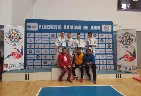 O medalie de aur și una de bronz pentru judoka de la ACS Olimpikus Oradea, la Naţionalele de la Sibiu (FOTO)